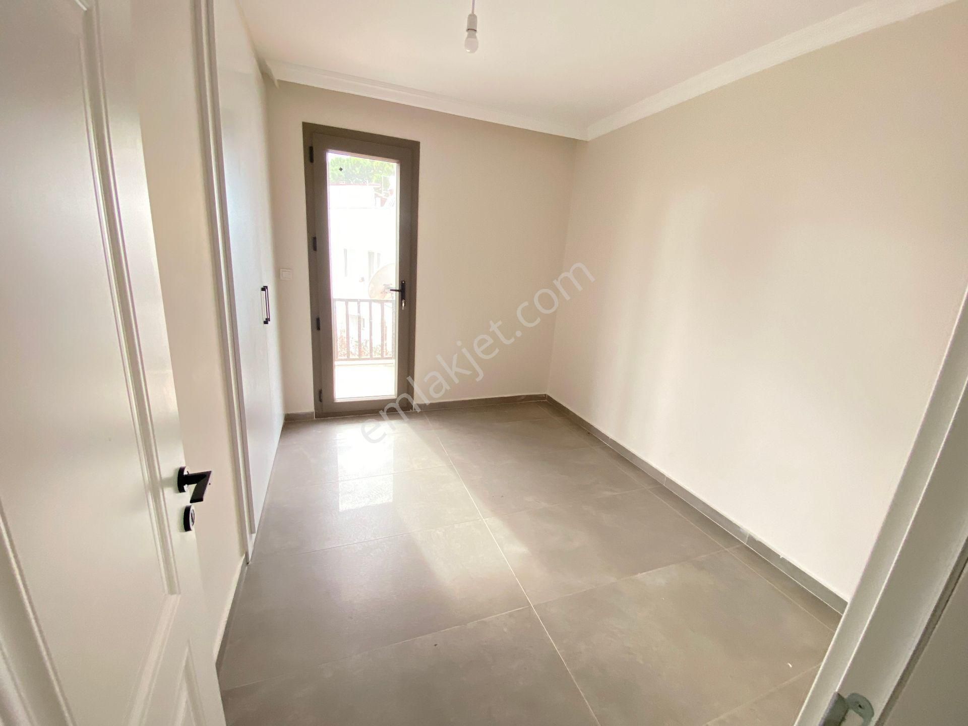 Ürkmez De Plaja 100m Açık Olimpik Havuzlu Bahçeli 3+1 Satılık Villa - Görsel 20