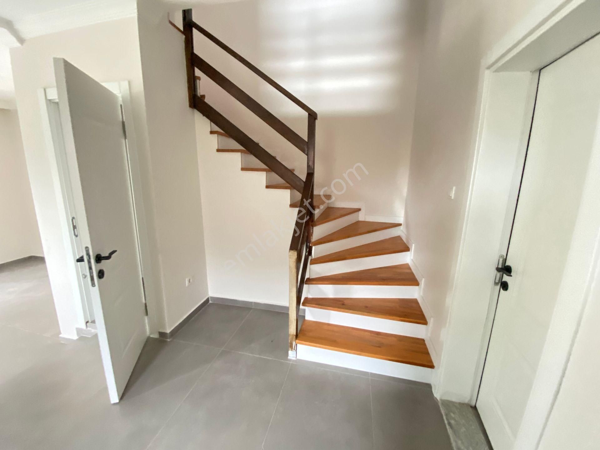 Ürkmez De Plaja 100m Açık Olimpik Havuzlu Bahçeli 3+1 Satılık Villa - Görsel 15