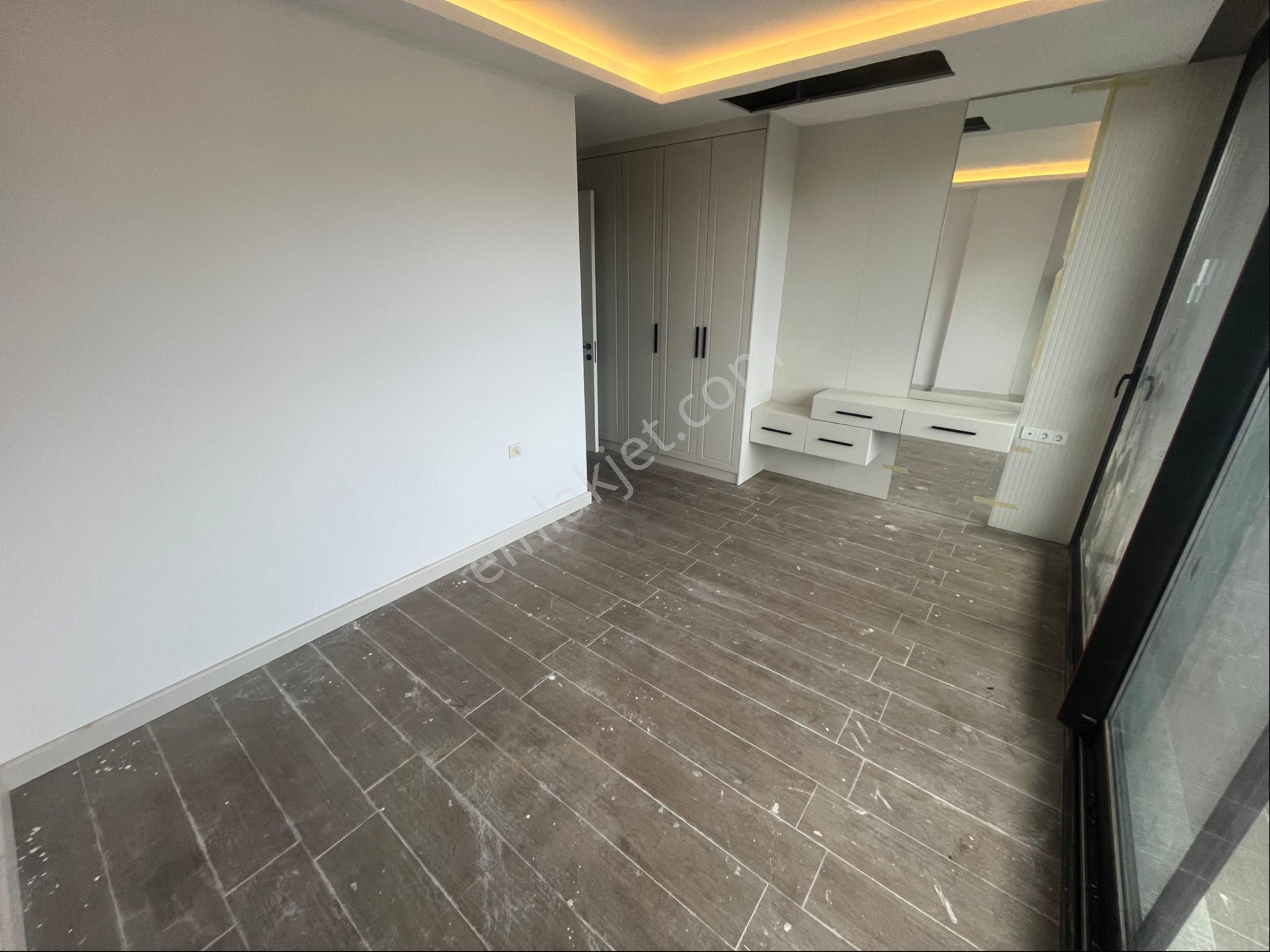 Davutlarda Özel Havuzlu Bahçeli Sıfır 3+1 Villa - Görsel 24