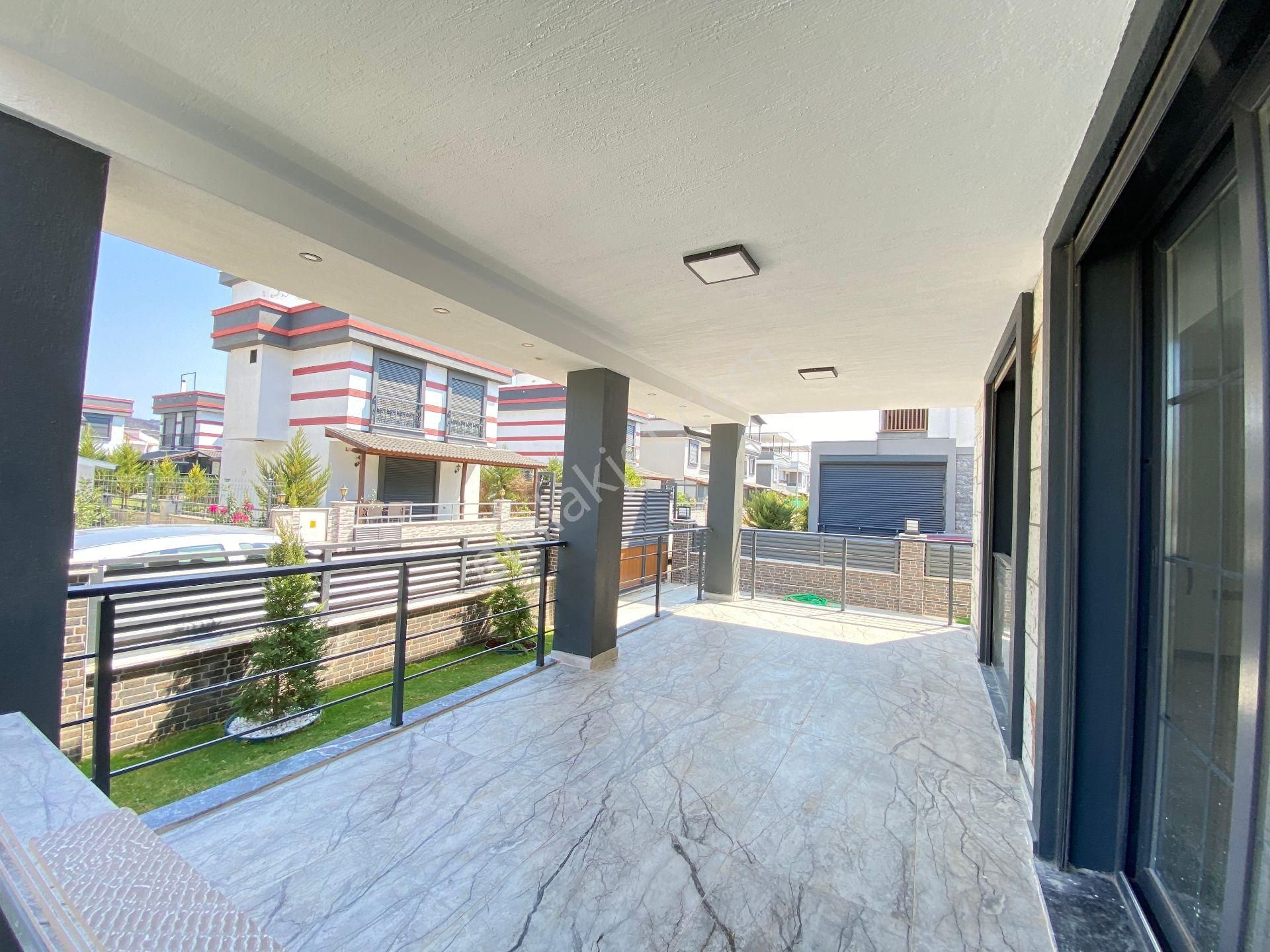 Seferihisar Doğanbeyde Tek Mustakil Havuzlu Satılık 3+1 Villa - Görsel 12