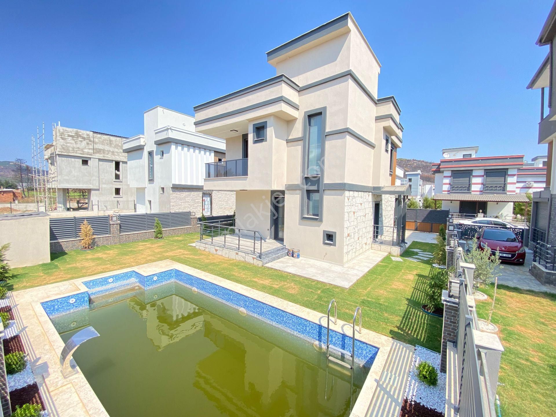 Seferihisar Doğanbeyde Tek Mustakil Havuzlu Satılık 3+1 Villa - Görsel 3