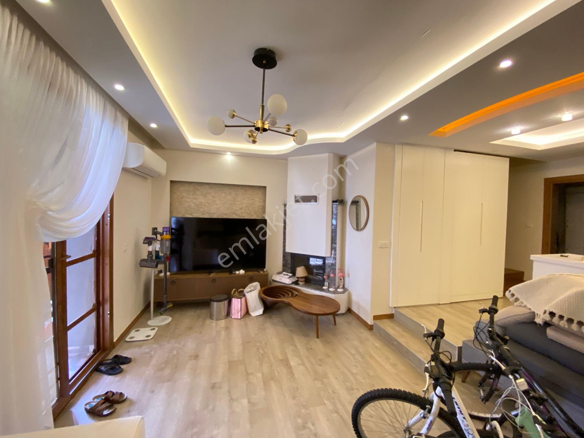 İzmir Ürkmez'de Bahçeli Masrafsız Plaja 50m 3+1 Satılık Villa - Görsel 10