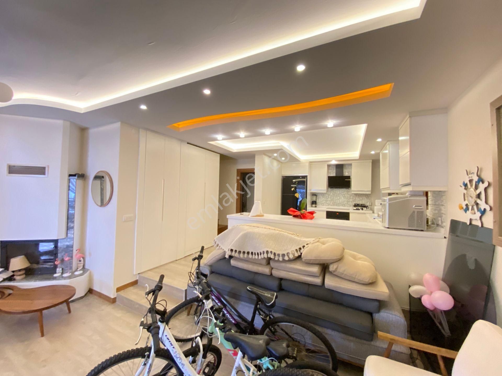 İzmir Ürkmez'de Bahçeli Masrafsız Plaja 50m 3+1 Satılık Villa - Görsel 9