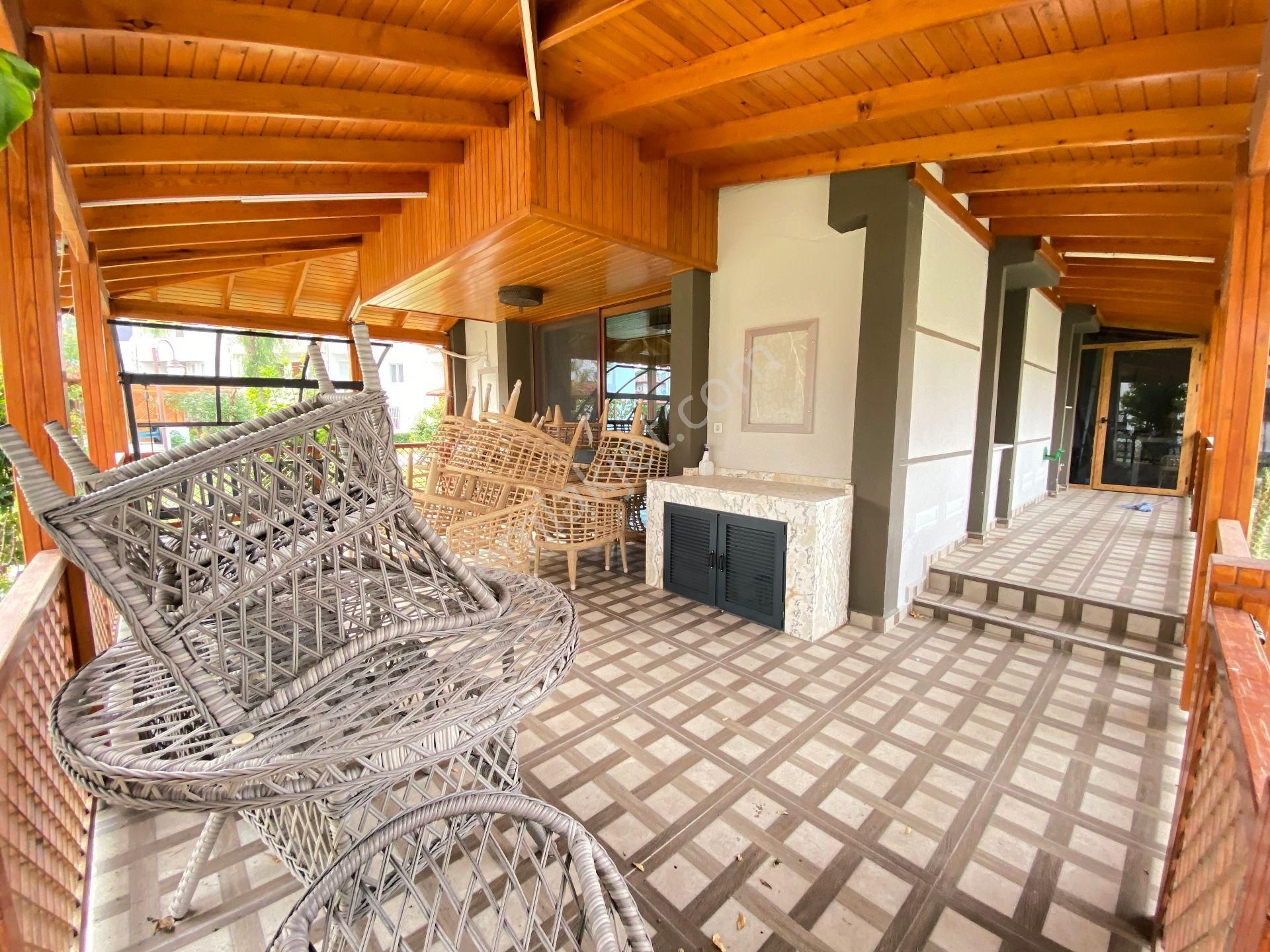 İzmir Ürkmez'de Bahçeli Masrafsız Plaja 50m 3+1 Satılık Villa - Görsel 6