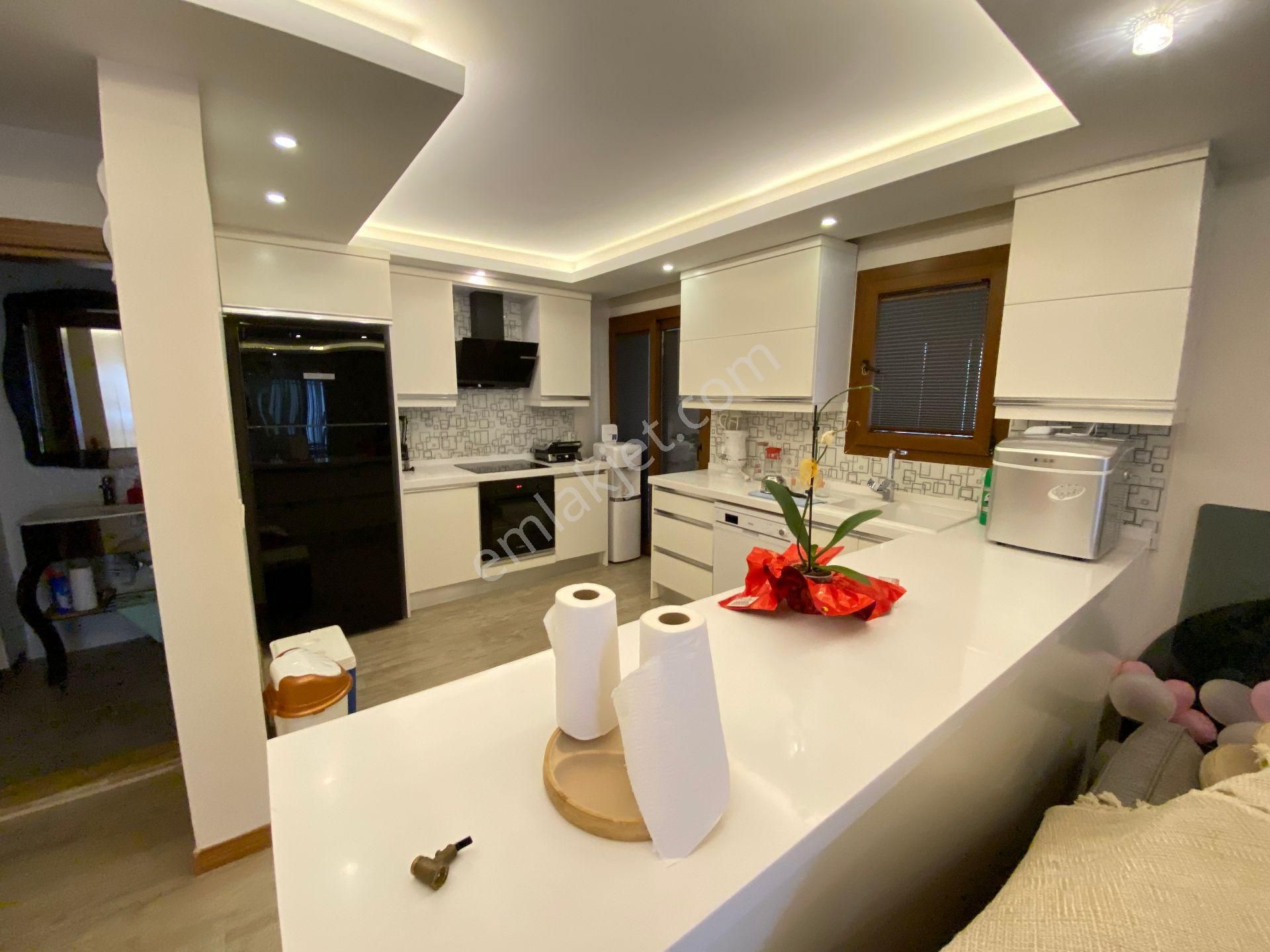 İzmir Ürkmez'de Bahçeli Masrafsız Plaja 50m 3+1 Satılık Villa - Görsel 13