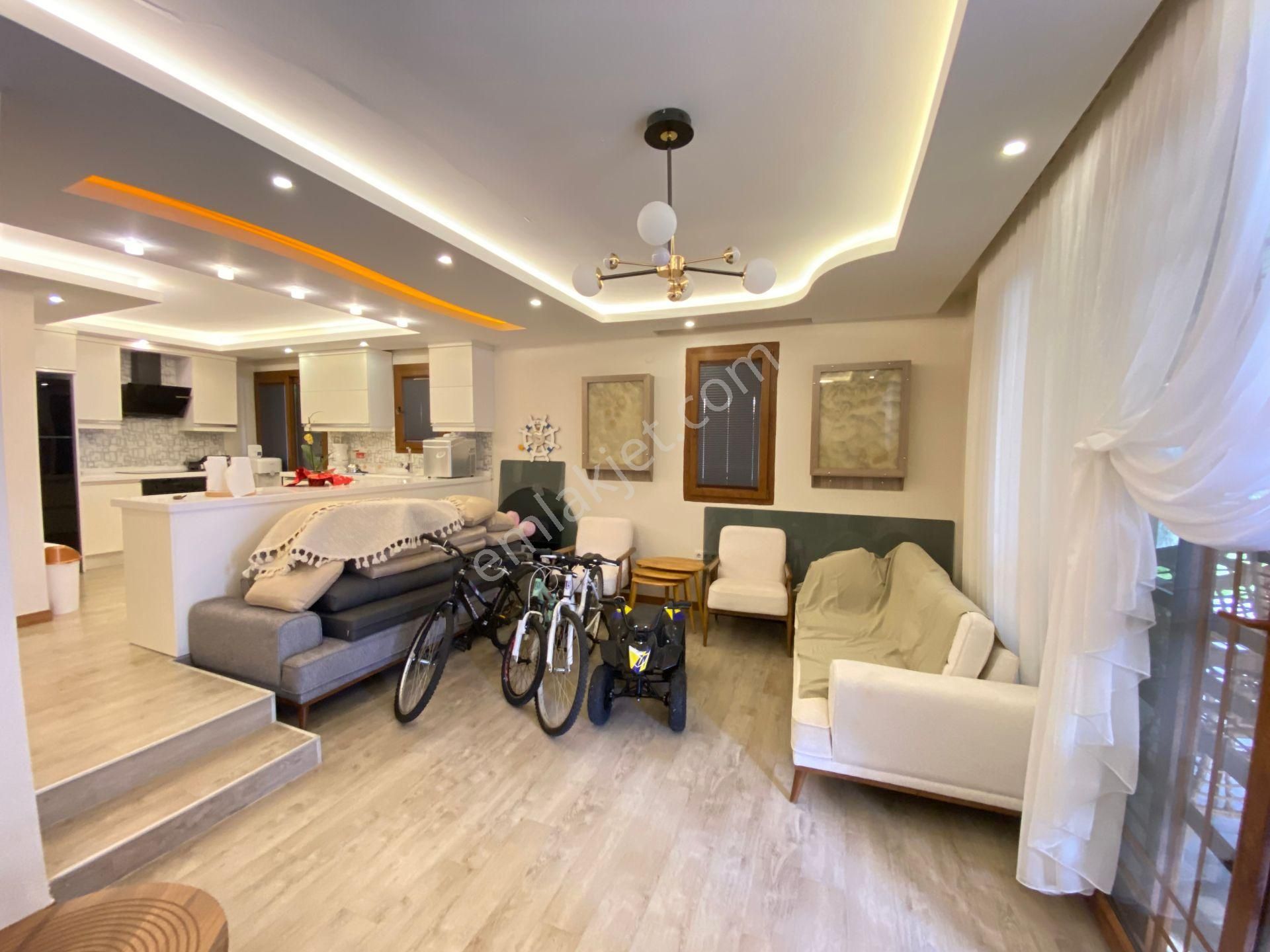 İzmir Ürkmez'de Bahçeli Masrafsız Plaja 50m 3+1 Satılık Villa - Görsel 8