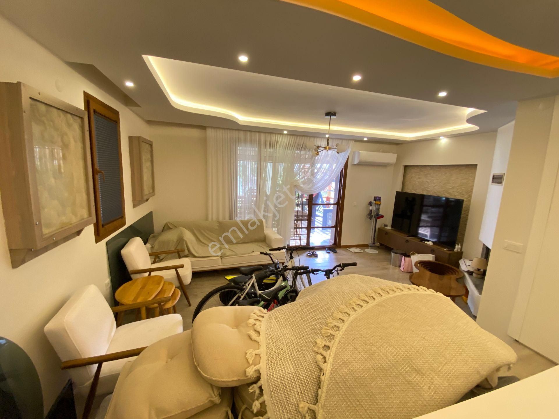 İzmir Ürkmez'de Bahçeli Masrafsız Plaja 50m 3+1 Satılık Villa - Görsel 11