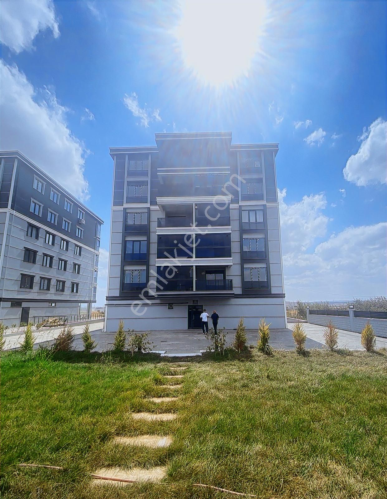 Korkmaz Gayrimenkulden Havuzlu Site İçerisinde 2+1