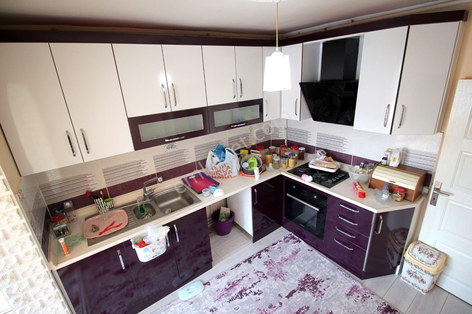 Emre Emlaktan Topçu Mahallesinde Site İçerisinde **boş** Kiralık 3+1 Daire - Görsel 4