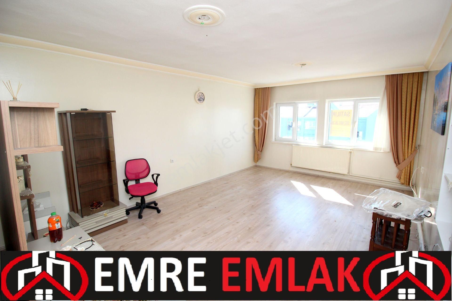 Emre Emlaktan Topçu Mahallesinde Site İçerisinde **boş** Kiralık 3+1 Daire