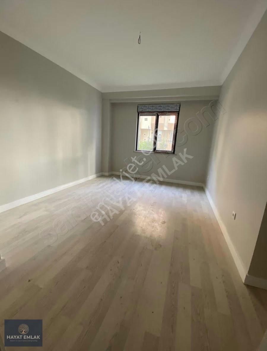 Cami Mahallesinde Sahile Yürüme Mesafesinde Satılık - Görsel 3