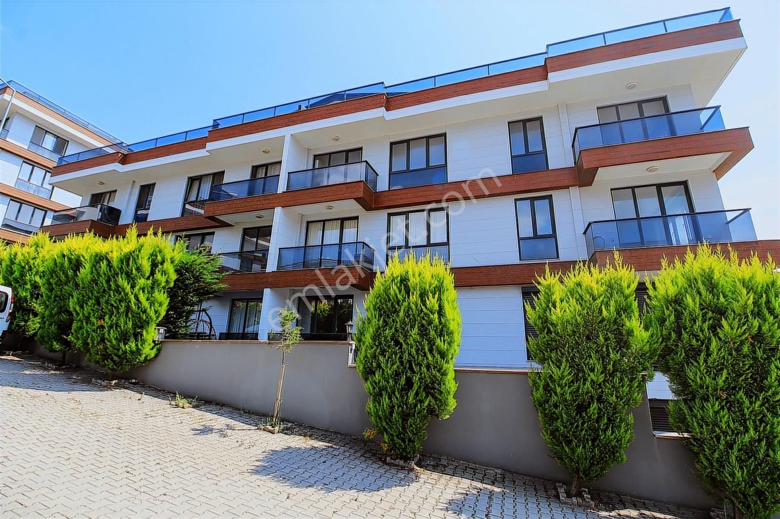 Çınarcık'ta Havuzlu Ve Güvenlikli Sitede Eşyalı 1+1daire | Tekce - Görsel 9