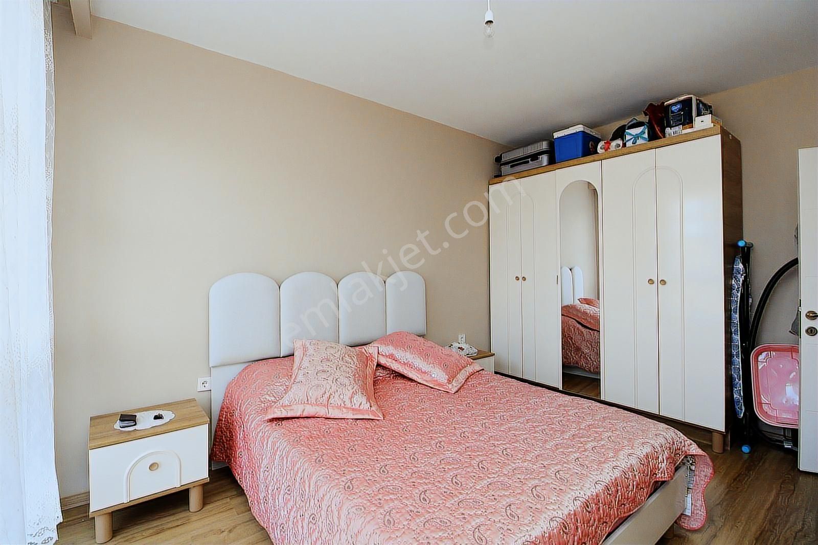 Çınarcık'ta Havuzlu Ve Güvenlikli Sitede Eşyalı 1+1daire | Tekce - Görsel 12