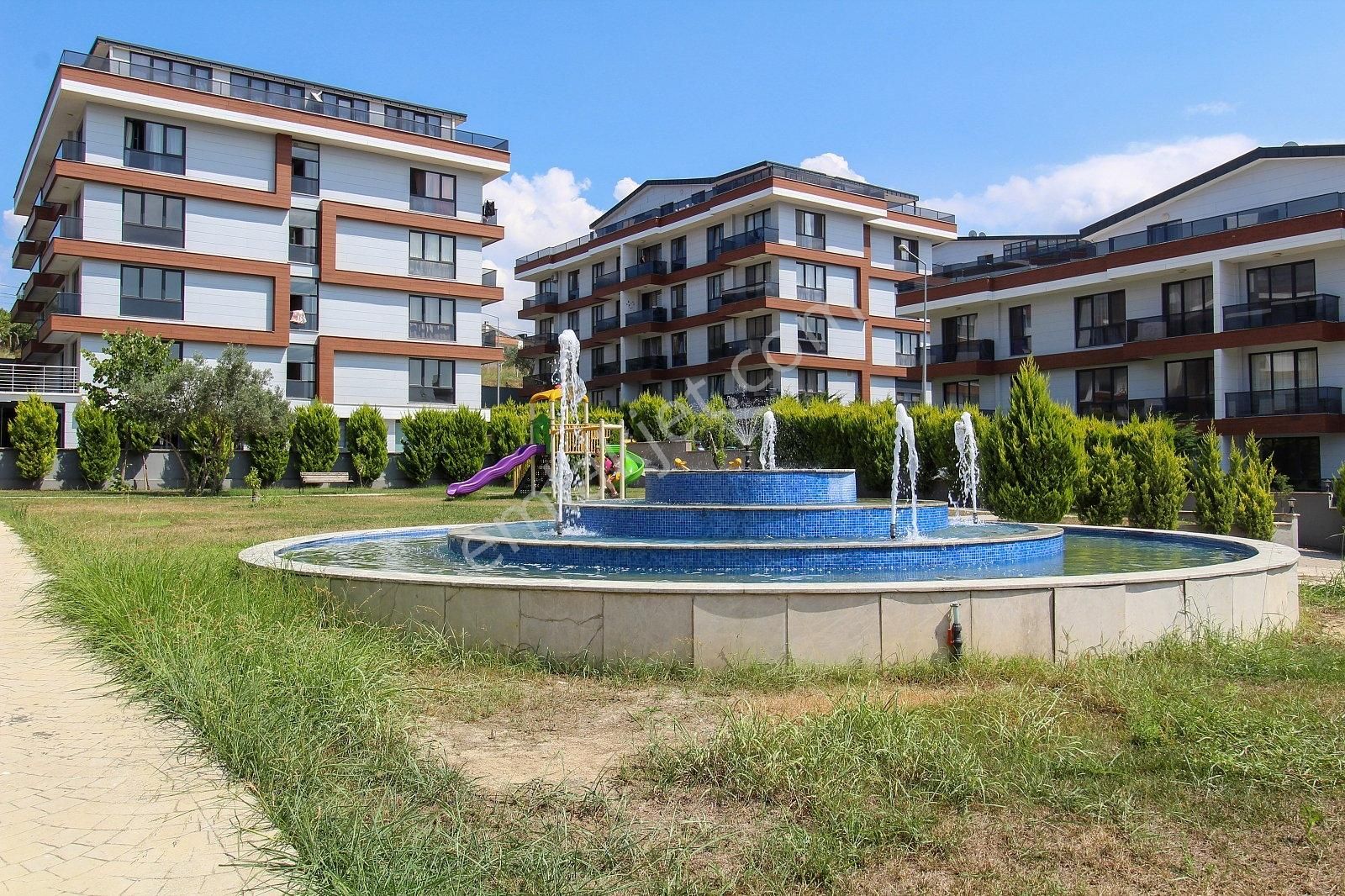 Çınarcık'ta Havuzlu Ve Güvenlikli Sitede Eşyalı 1+1daire | Tekce - Görsel 2