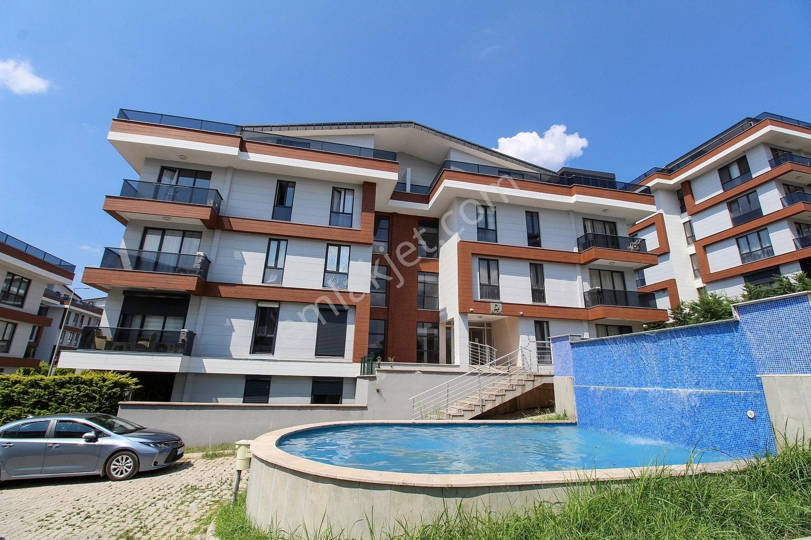 Çınarcık'ta Havuzlu Ve Güvenlikli Sitede Eşyalı 1+1daire | Tekce - Görsel 4