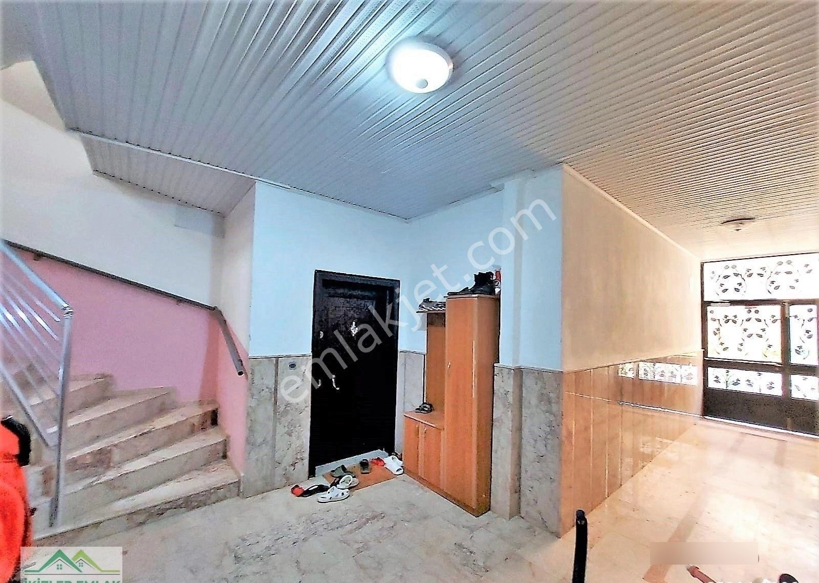 Seferihisar Ürkmez Merkez'de Satılık 2+1 Daire Ayrı Mutfak - Görsel 3