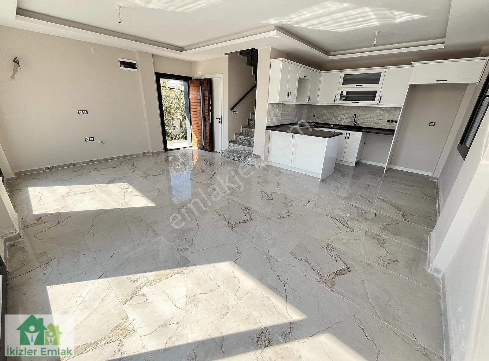 Ürkmez Doğanbey'de Satılık Sıfır Tek Müstakil 3+1 Geniş Villa - Görsel 2
