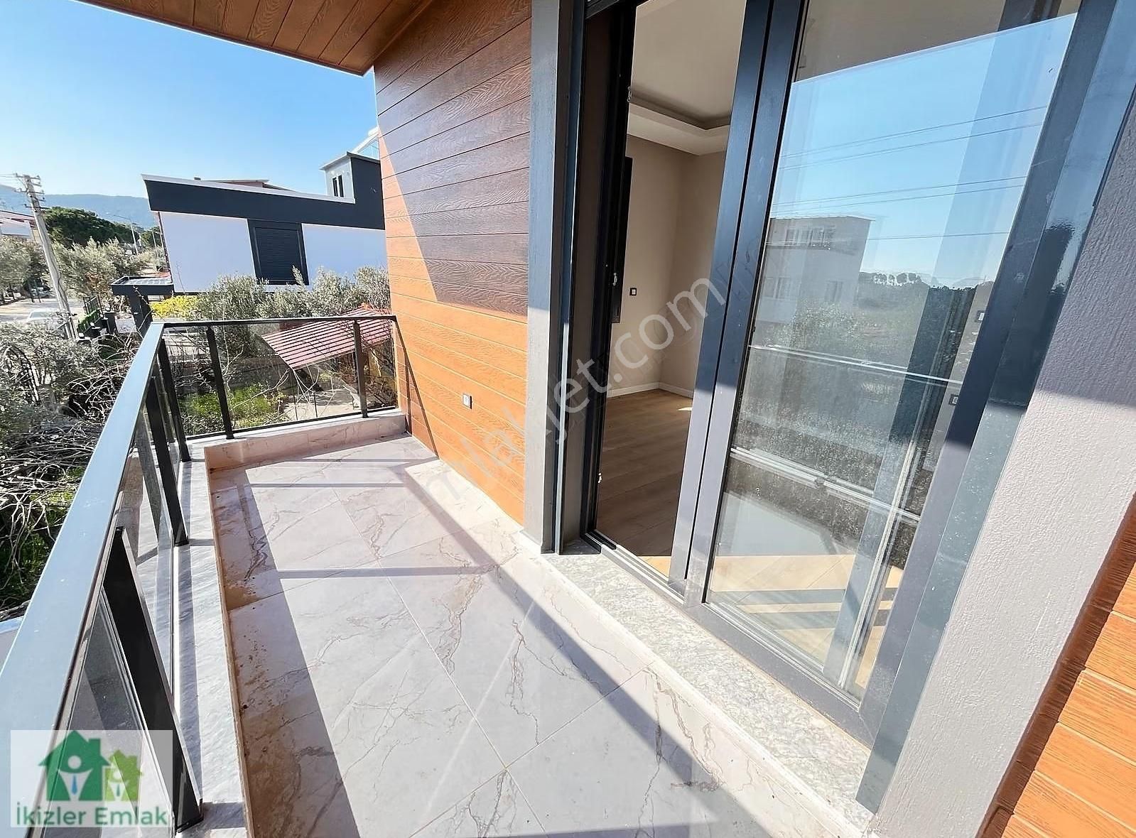 Ürkmez Doğanbey'de Satılık Sıfır Tek Müstakil 3+1 Geniş Villa - Görsel 11