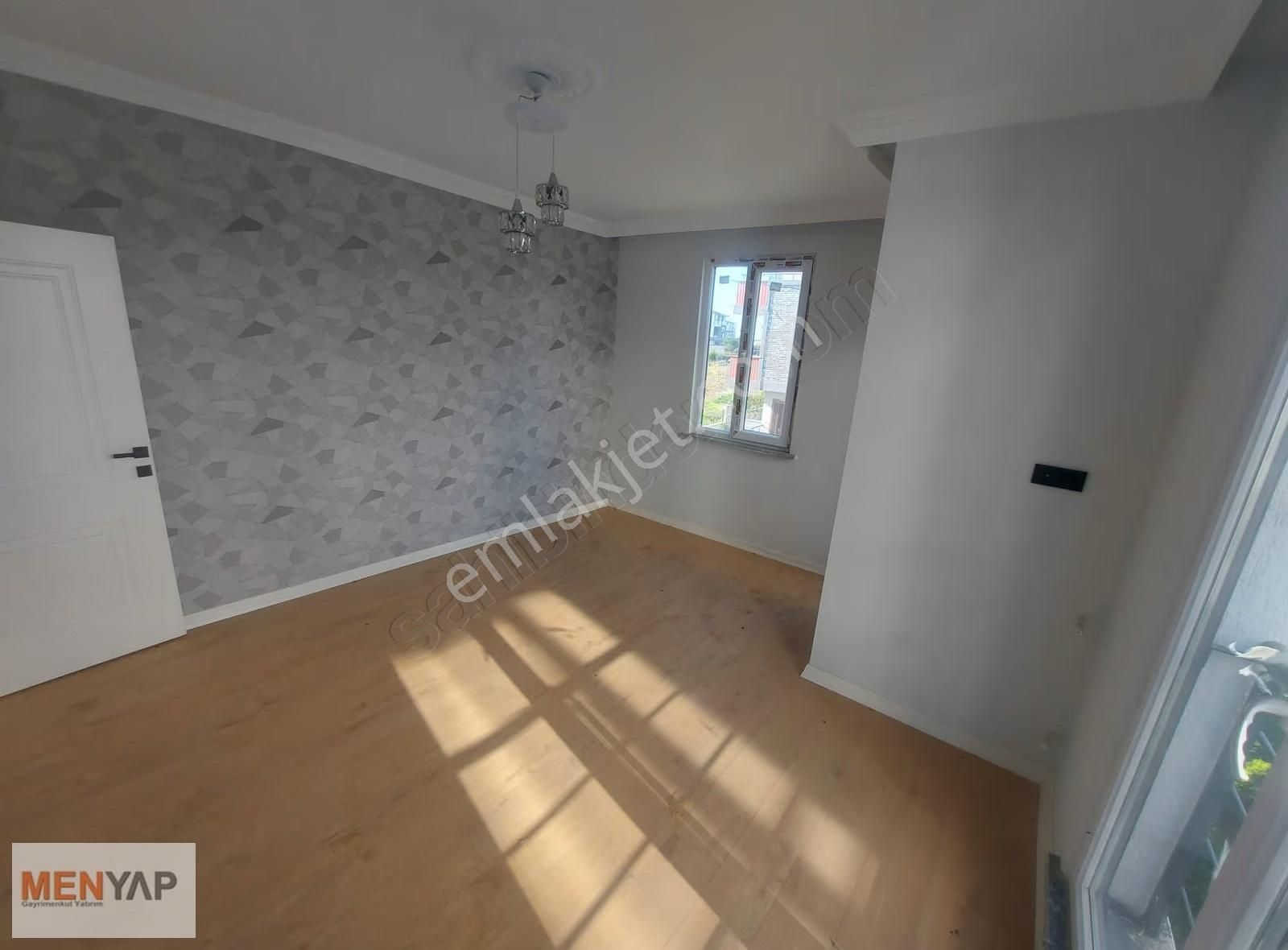 Deniz Tarafında 3+1 İskanlı Bahçeli Tribleks Villa - Görsel 2