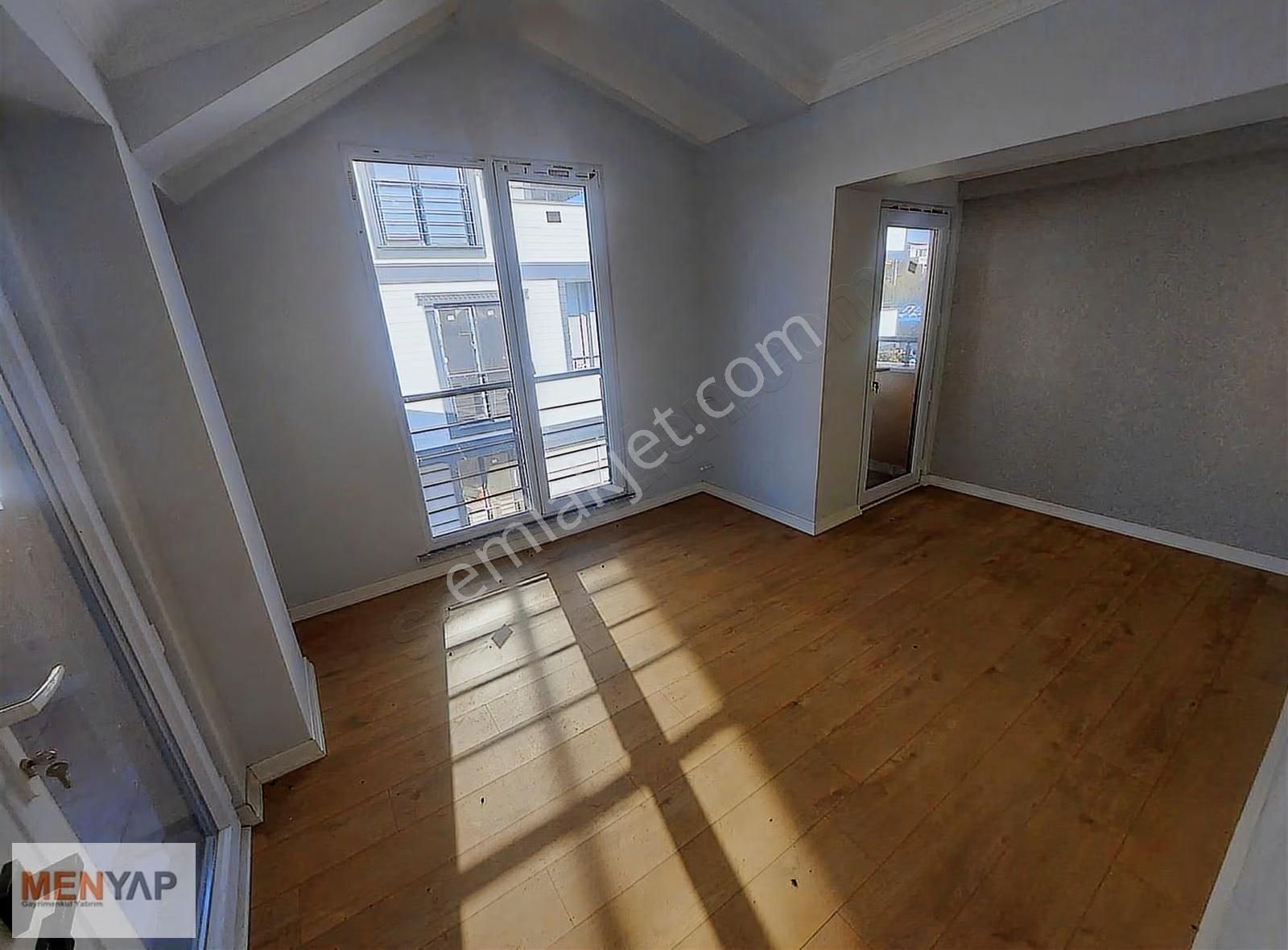 Deniz Tarafında 3+1 İskanlı Bahçeli Tribleks Villa - Görsel 17