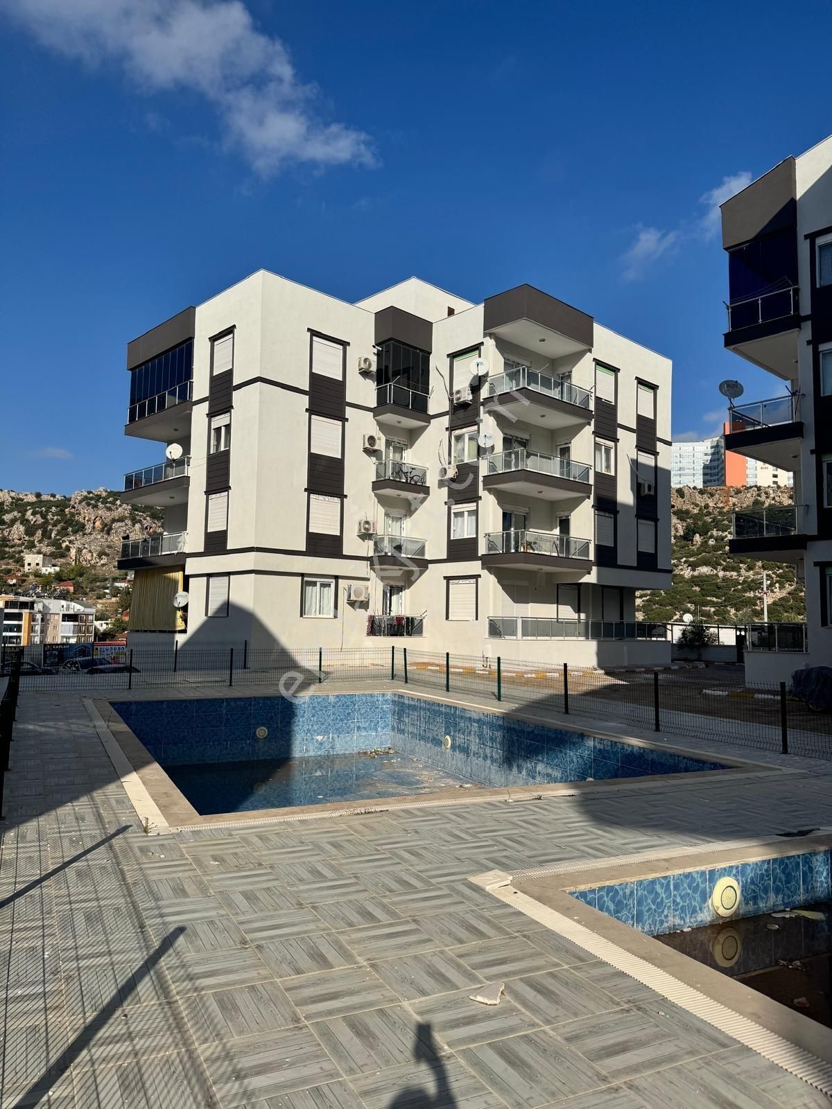 Şehir Hastanesine Yakın Havuzlu Sitede Sıfır 2+1 Satılık Daire - Görsel 18