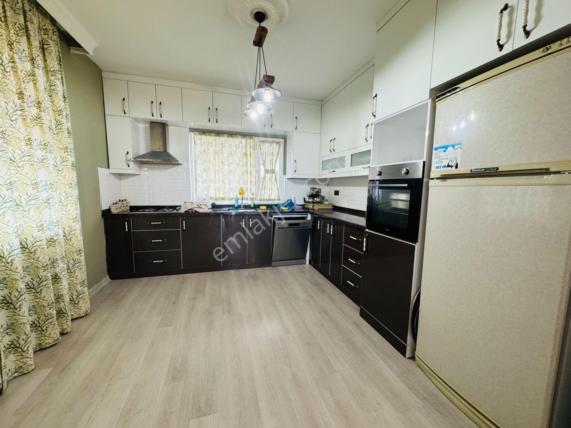 3600 M² Arsa İçerisinde 3 Katlı 7+1 Kiralık - Görsel 5