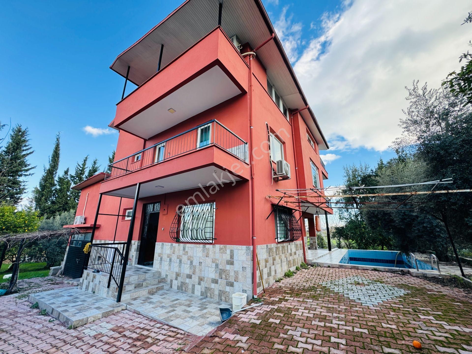 3600 M² Arsa İçerisinde 3 Katlı 7+1 Kiralık