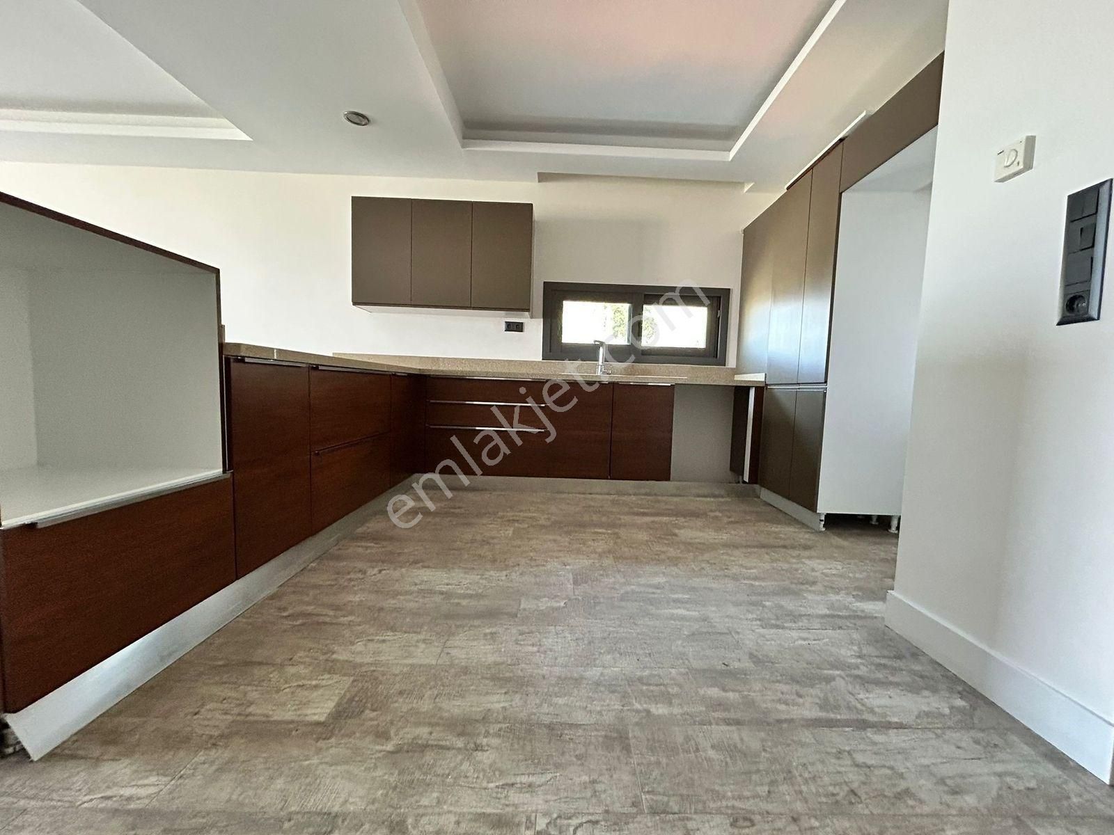 Kuşadası Ege Mahallesinde Ful Deniz Manzaralı ,havuzlu 3+1 Daire - Görsel 9