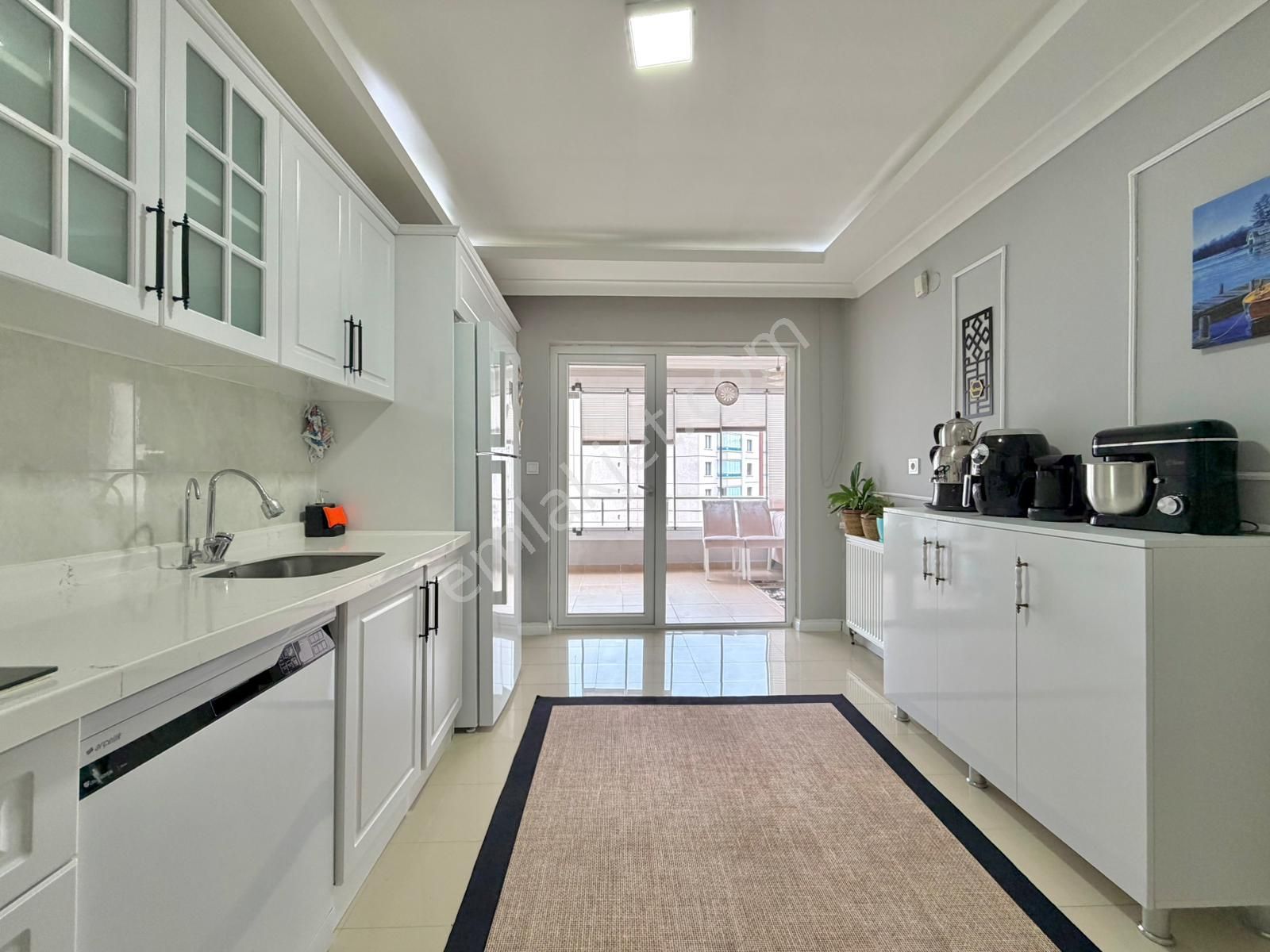 Kalecik Emlak'tan Merkez'de Site'de Ebeveyn Banyolu 185m² Güney Lüx 4+1