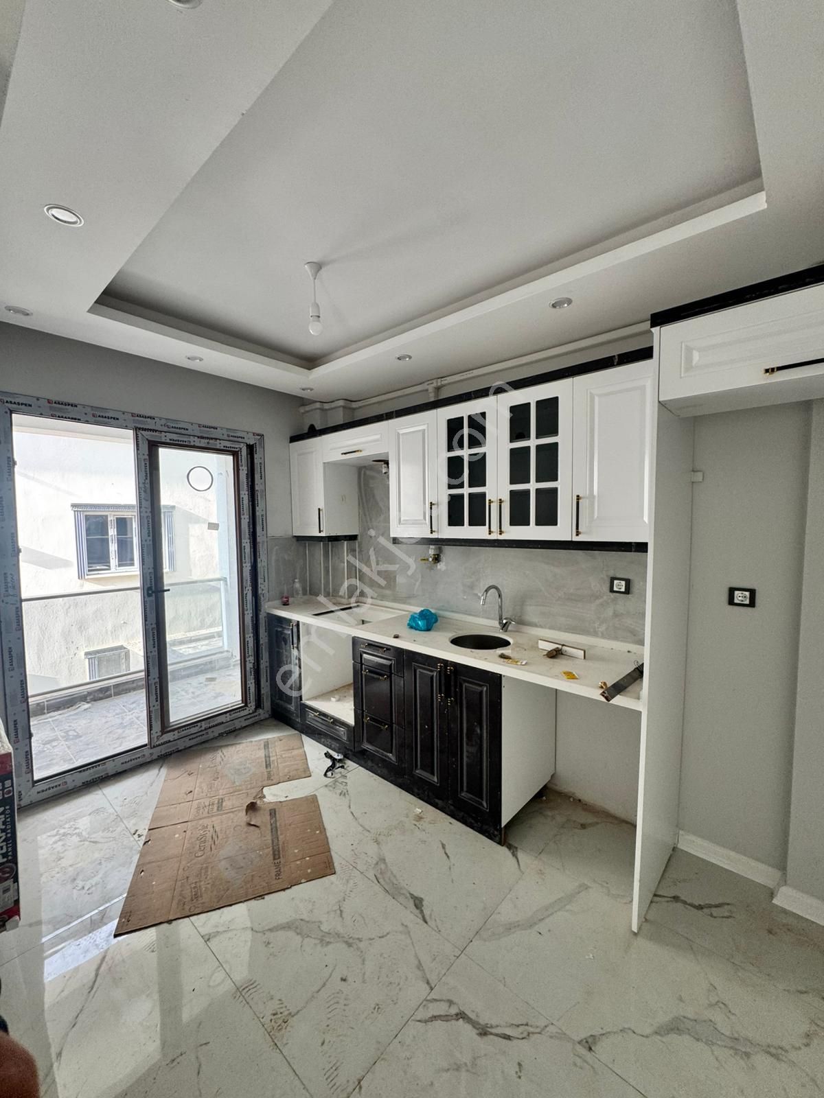 🏡muradiye Mahallesi 🏡 ✅2+1 8 M2 5 Katlının 3 Katı ❇️kapalı Mutfak ❇️petek Kombili