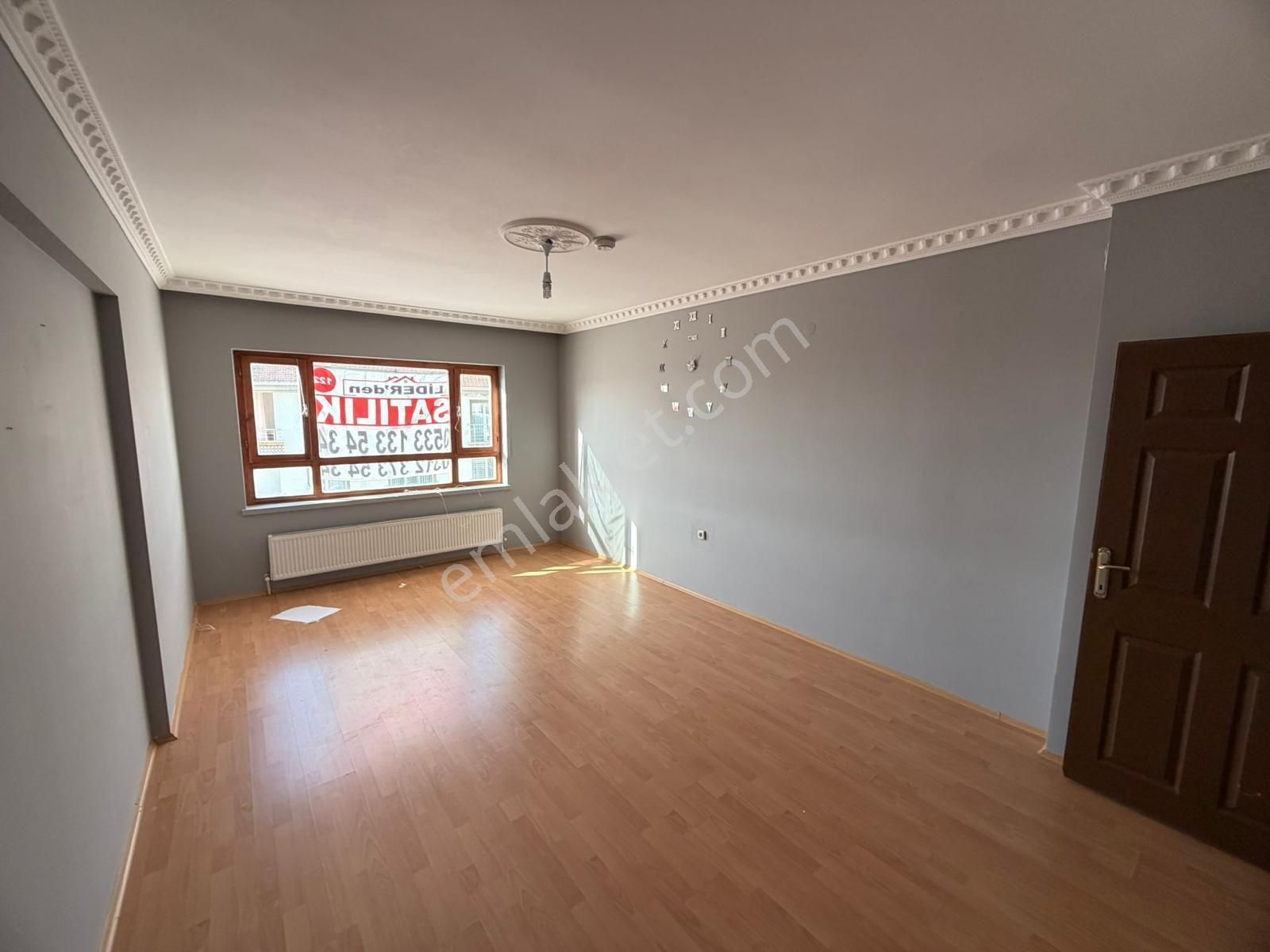 Özdemir Emlak,tan Kıbrıs Köy,de Ön Cephe Ara Kat Fırsat 3+1 Daire