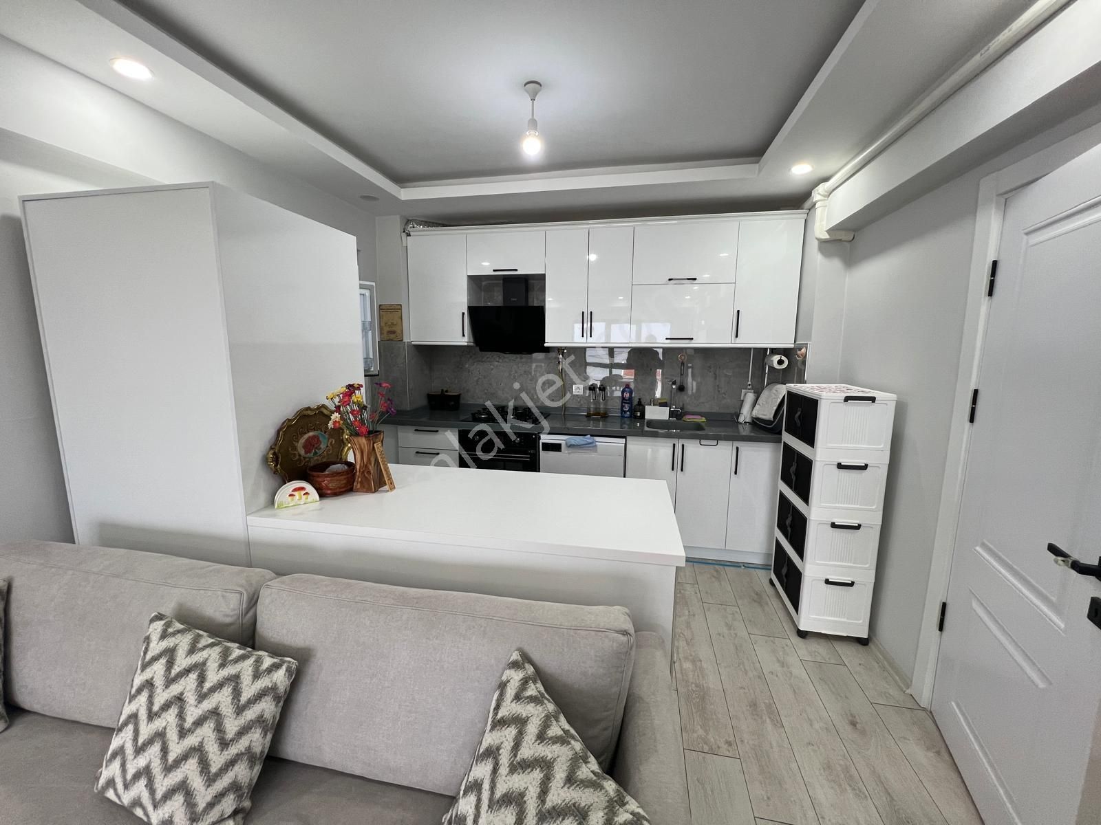 Lapseki Çardak'ta Boğaz Manzaralı 1+1 Satılık Daire - Görsel 5