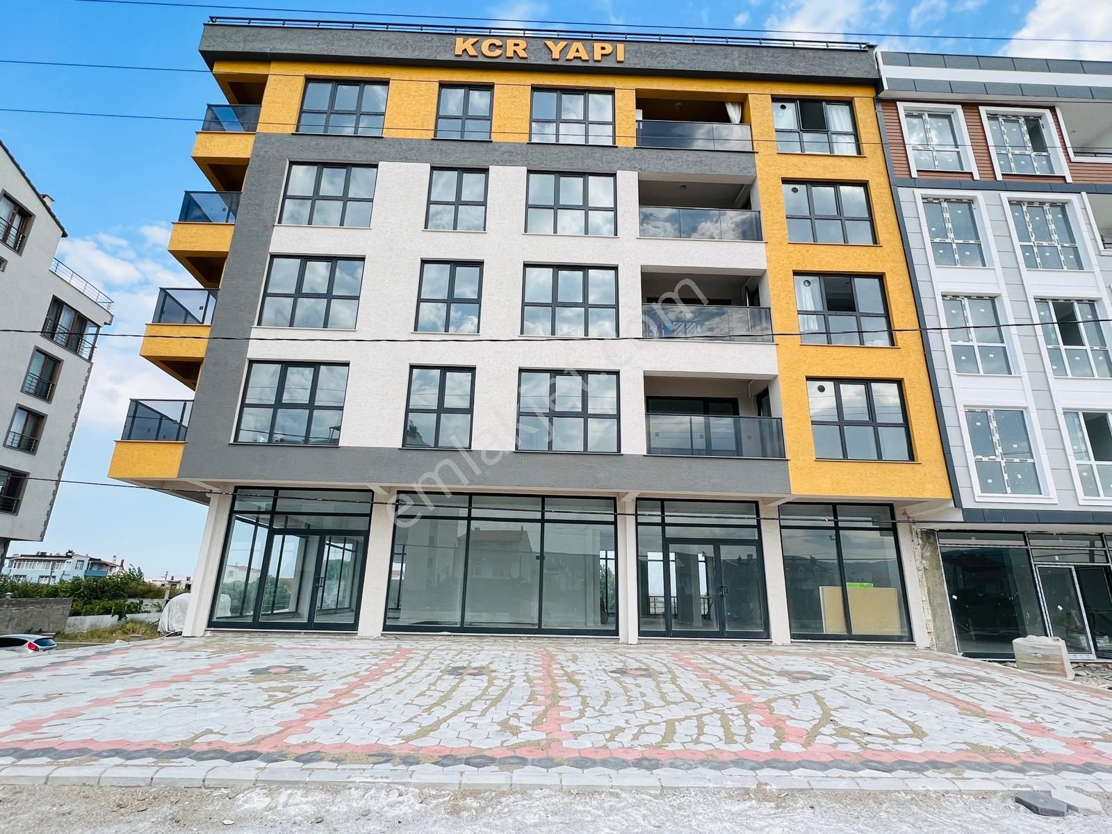 Lapseki Çardak'ta Boğaz Manzaralı 1+1 Satılık Daire