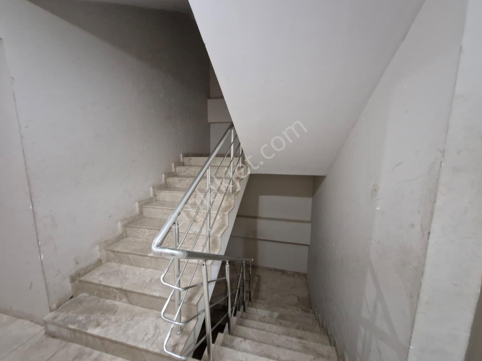 Çiğli Harmandalıda Satılık Eşyalı 1+1 Fırsat Daire - Görsel 18
