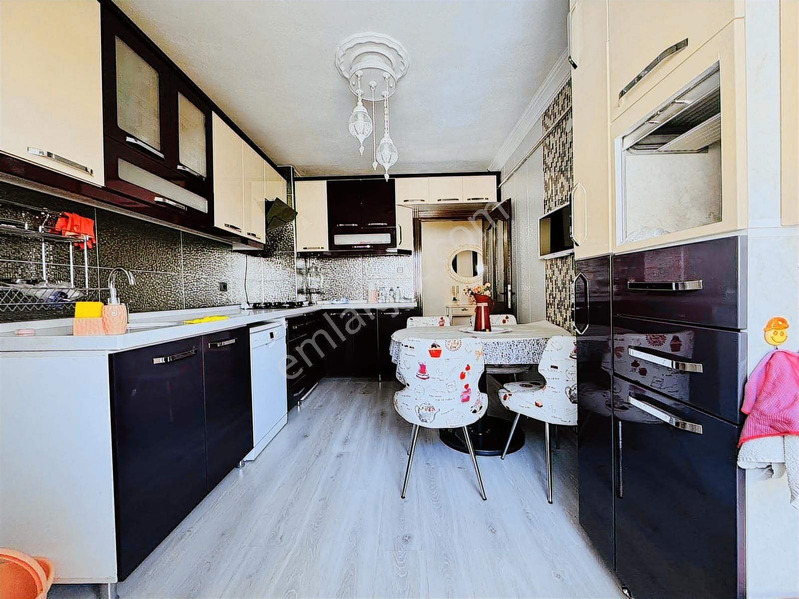 Şentürk Gayrimenkul'den'' Süper Konumda'' Masrafsız Daire - Görsel 30