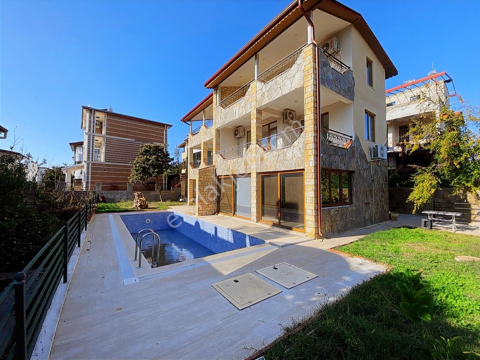 Antalya Side Bölgesinde 3+1 Müstakil Tripleks Villa - Görsel 26