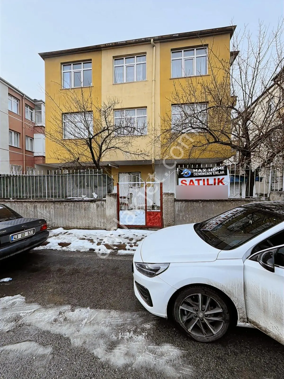 Mevlana Mahallesinde Satılık 66 M2 Dükkan