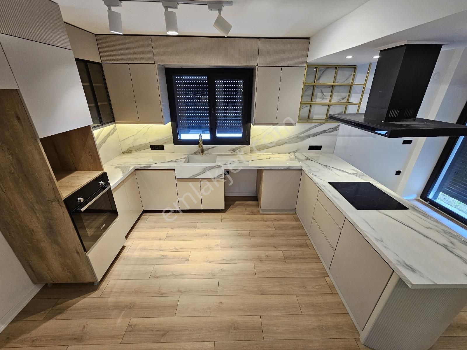 Eu Gayrimenkulden Saunalı Şömineli Havuzlu 5+1 Villa