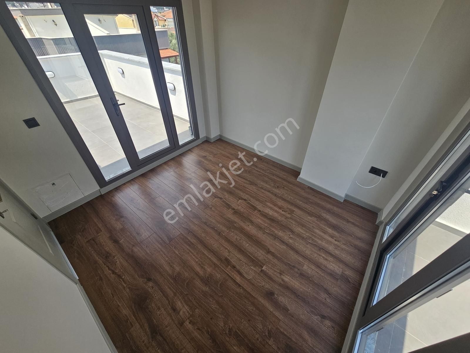 Eu Gayrimenkulden Denize Yakın Site İçinde Havuzlu 4+1 Villa - Görsel 25