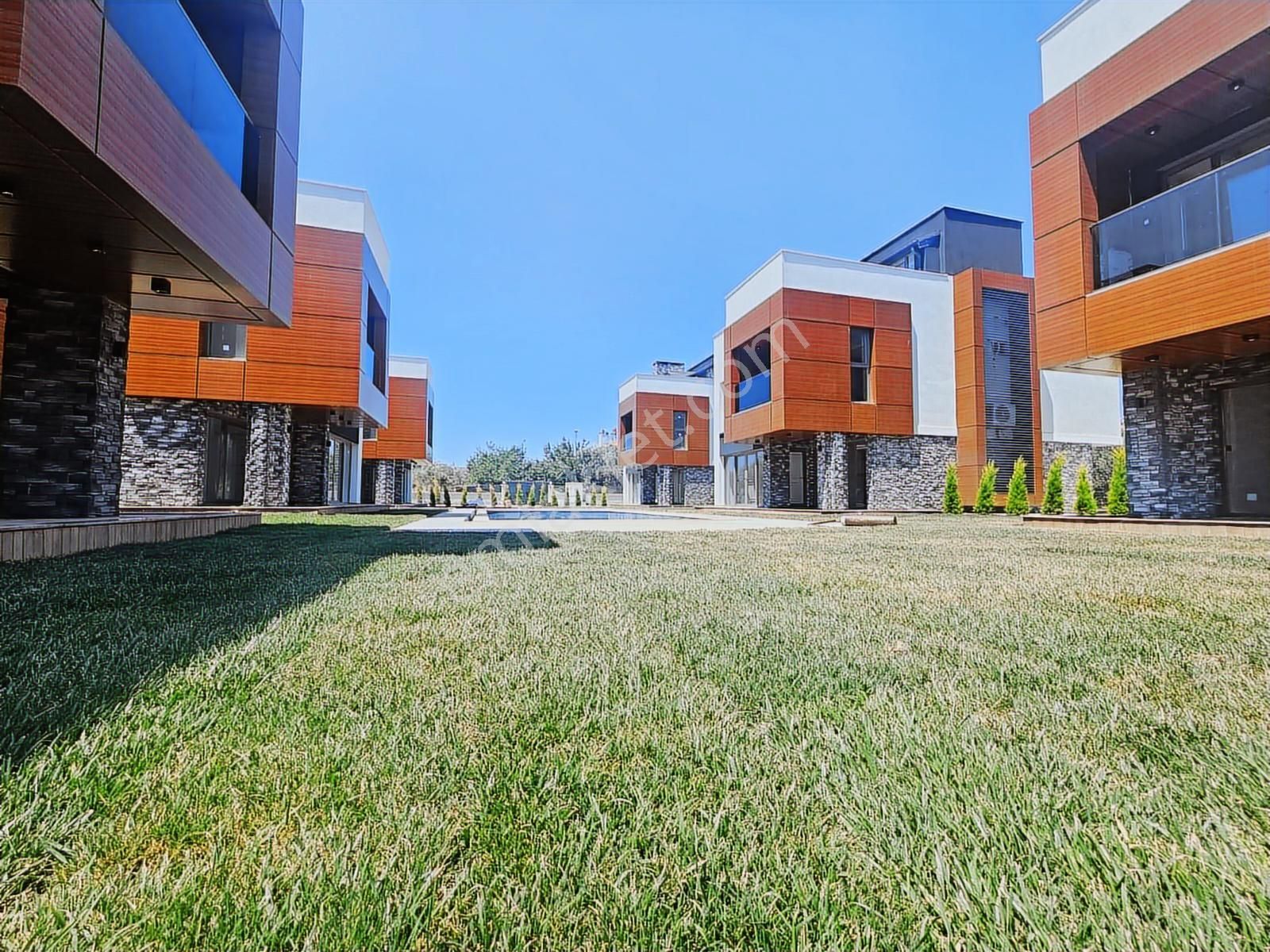 Eu Gayrimenkulden Denize Yakın Site İçinde Havuzlu 4+1 Villa - Görsel 23