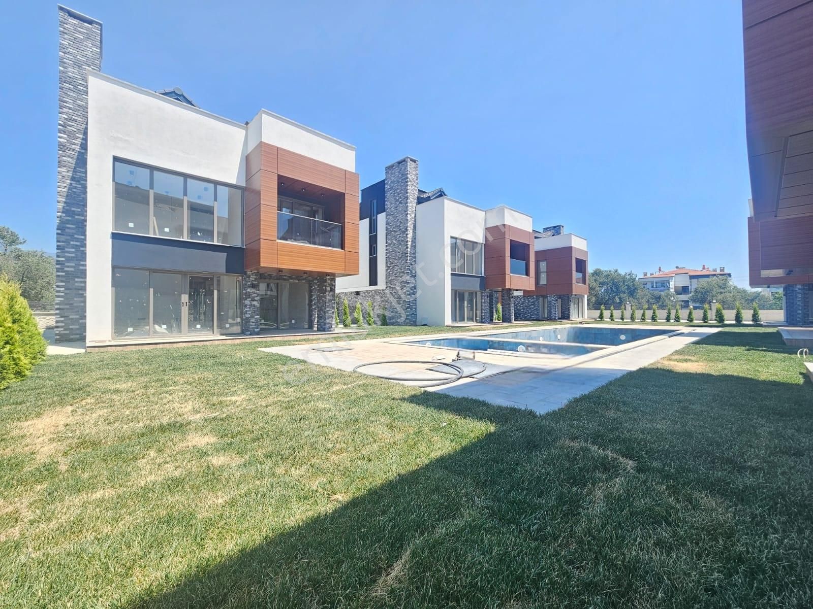 Eu Gayrimenkulden Denize Yakın Site İçinde Havuzlu 4+1 Villa - Görsel 3