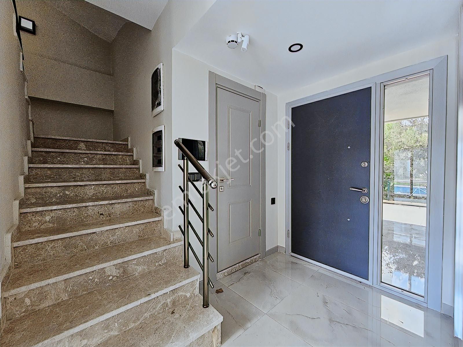 Eu Gayrimenkulden Denize Yakın Site İçinde Havuzlu 4+1 Villa - Görsel 18