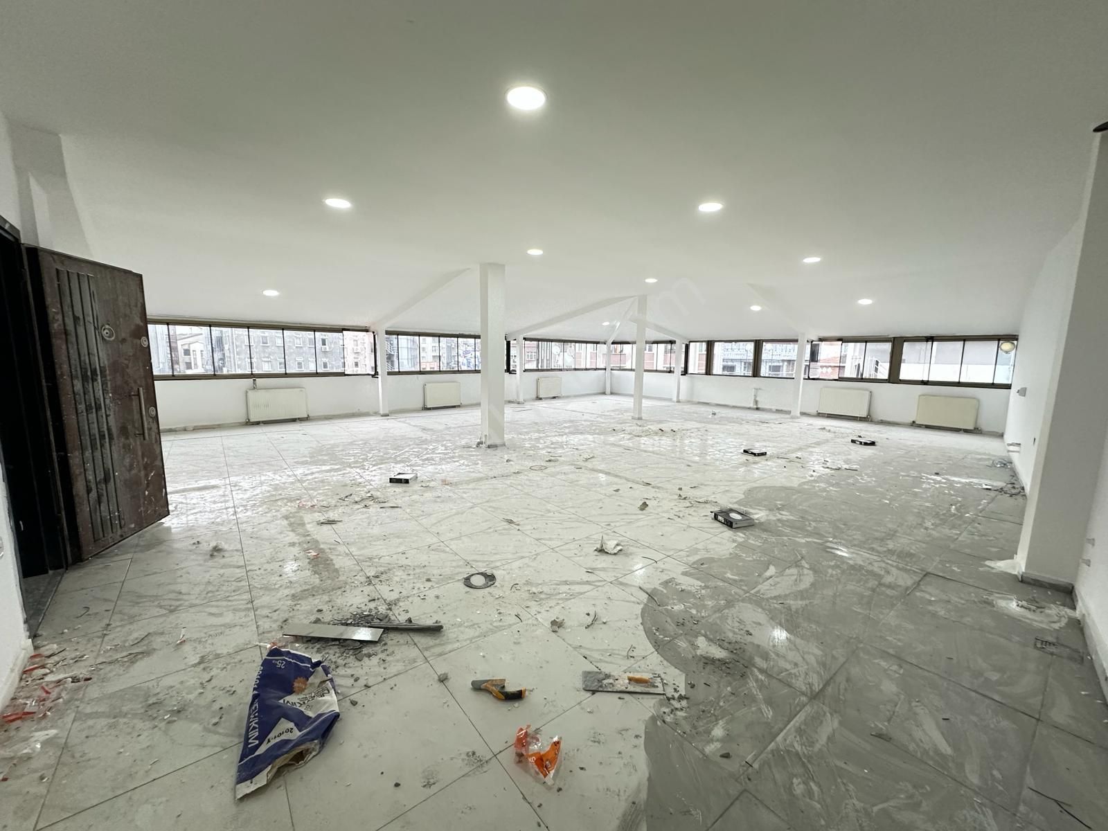 Loft'tan Sefaköy Merkezde Kiralık 6 Katlı 1.200m2 Plaza - Görsel 3