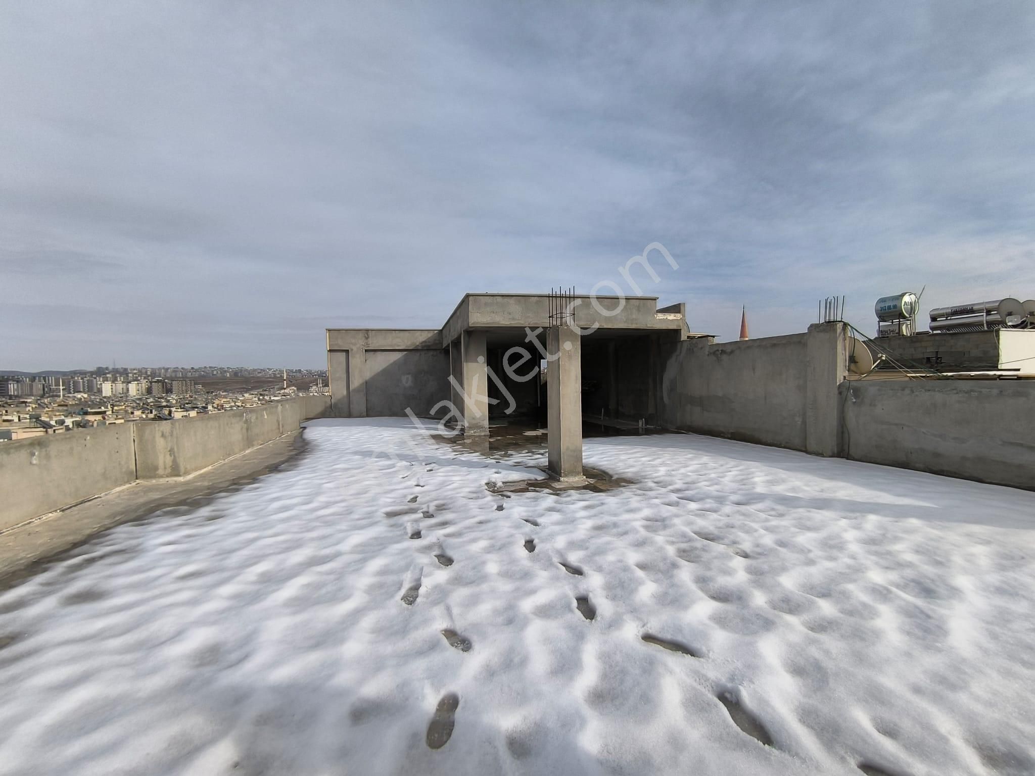 World İlkevim'den Açıksu Caddesin Ana Cadde Üzerinde 5 Katl Kiralıkı İş Binası - Görsel 6