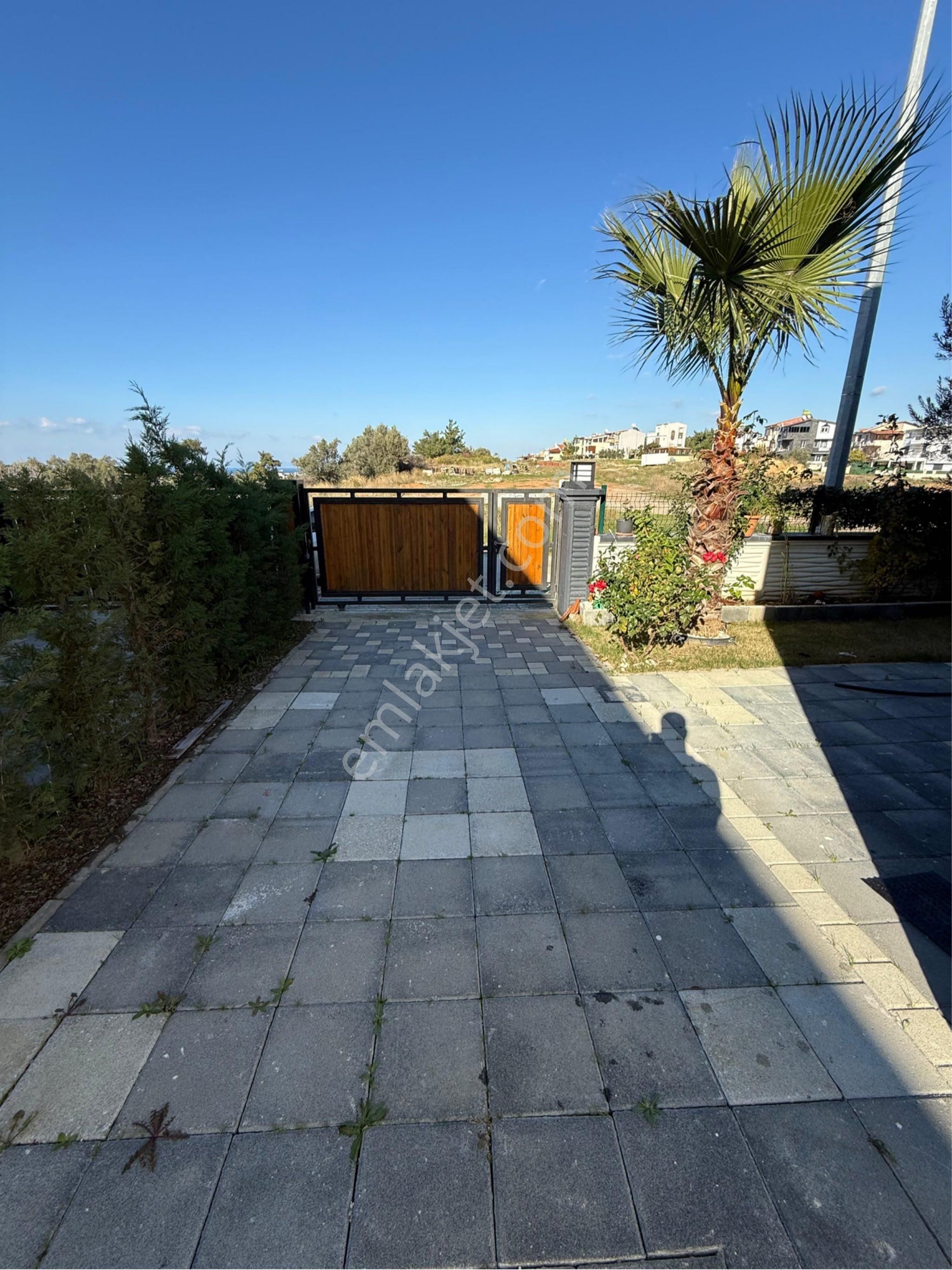 Davutlarda Havuzlu Site İçerisinde Eşyalı Villa - Görsel 2