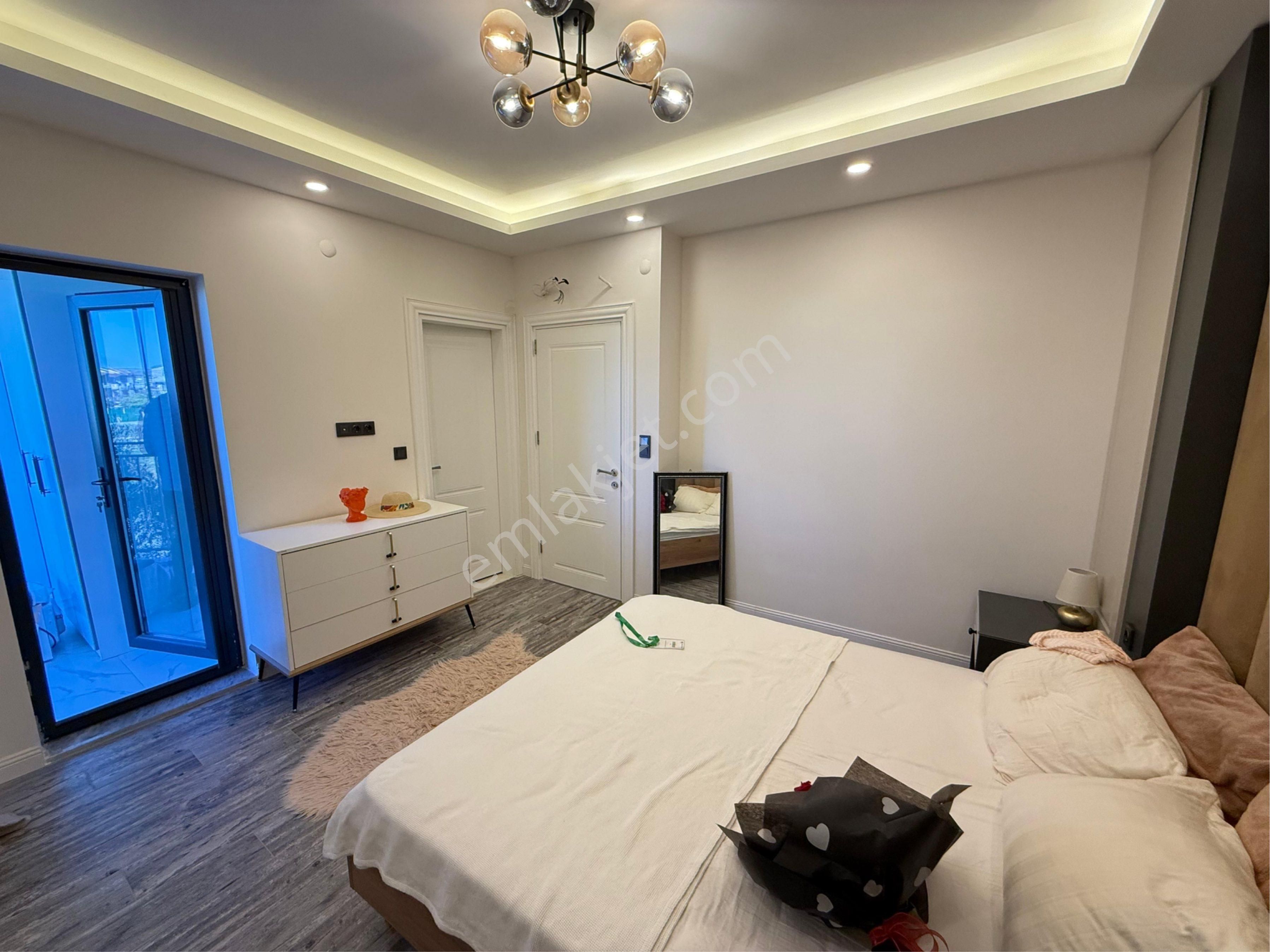 Davutlarda Havuzlu Site İçerisinde Eşyalı Villa - Görsel 26