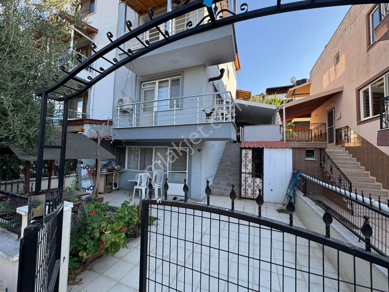 Dikili Turpa Arxes Gayrimenkul Den Satılık Tripleks Villa