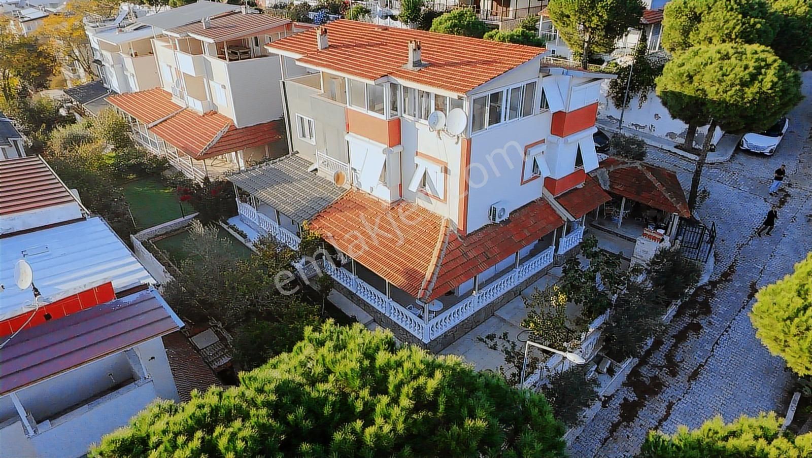 Seferihisar Akarca'da Bahçeli Köşe Konum 6+1 Triblex Villa - Görsel 5