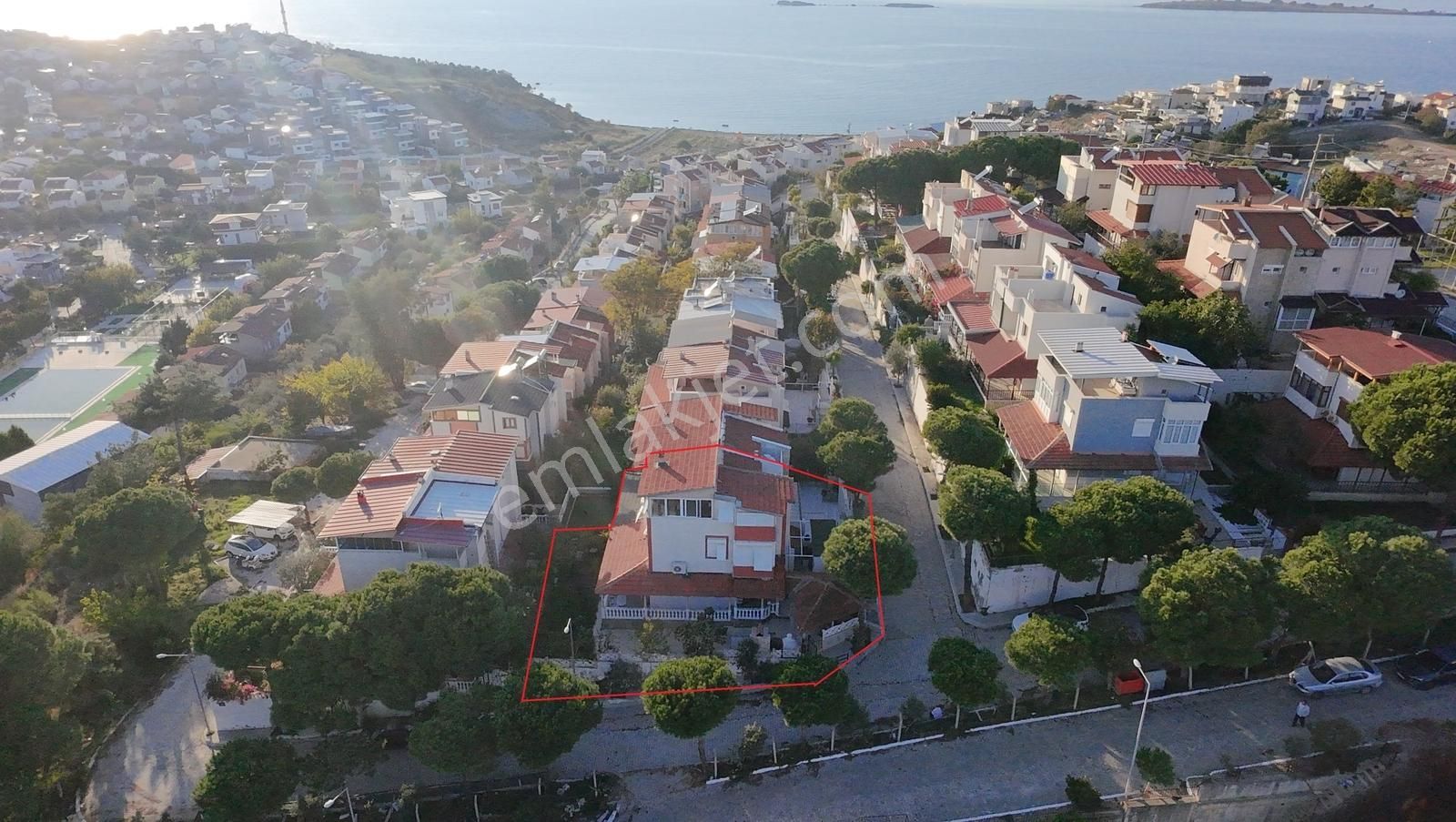 Seferihisar Akarca'da Bahçeli Köşe Konum 6+1 Triblex Villa - Görsel 4
