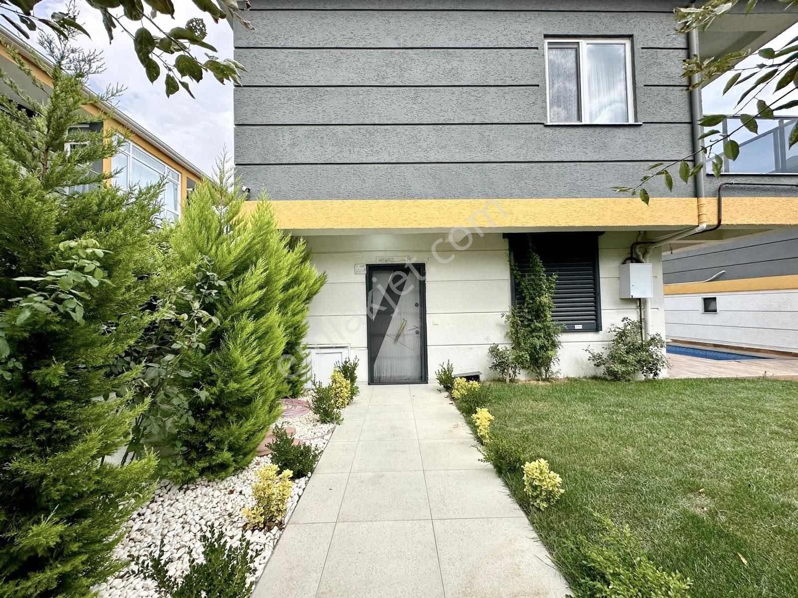 Megeden Denize Sıfır Site İçerisinde Satılık Havuzlu Villa - Görsel 17